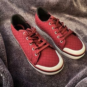 KEEN ELSA III women’s sneakers shoes size 7. New